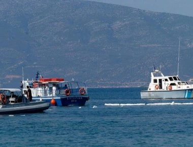 Ιστιοφόρο με τέσσερις επιβάτες προσάραξε στη Μακρόνησο - Καμία αναφορά για τραυματισμούς